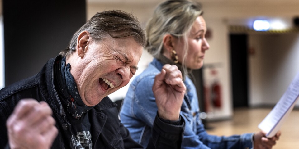 Bobo Ekelin Wiefel och Tina Rehn Wikström är skådespelare i Fenixteaterns pjäs HOPP.
