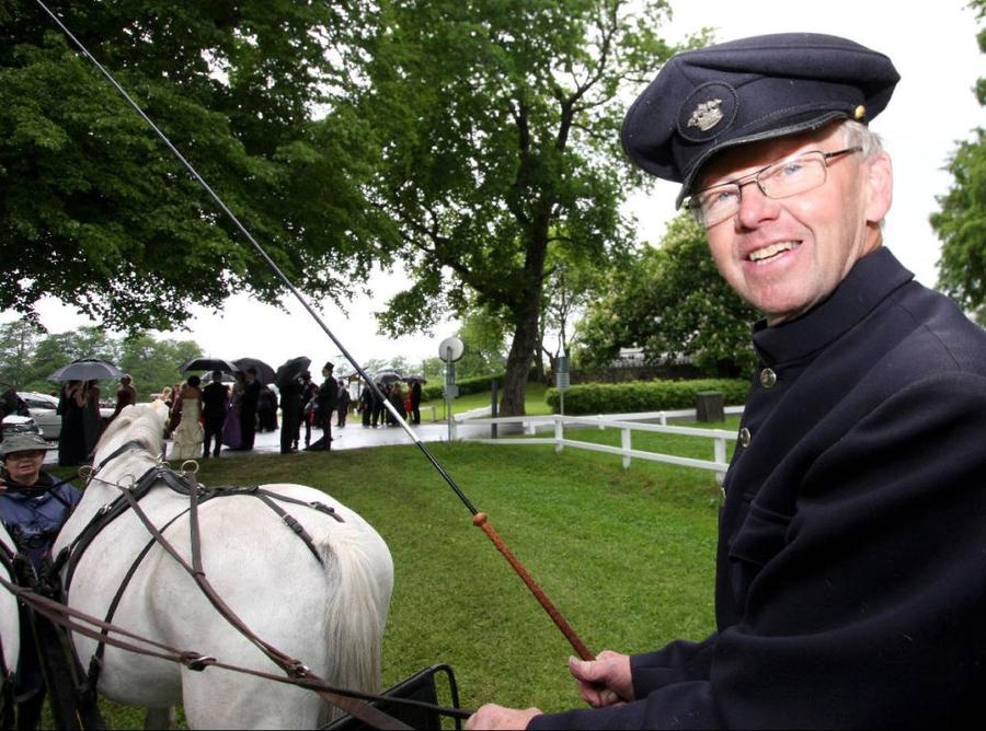 Ekipaget med både flest och minst hästkrafter. Göran Pettersson är van vid att sitta på kuskbocken.