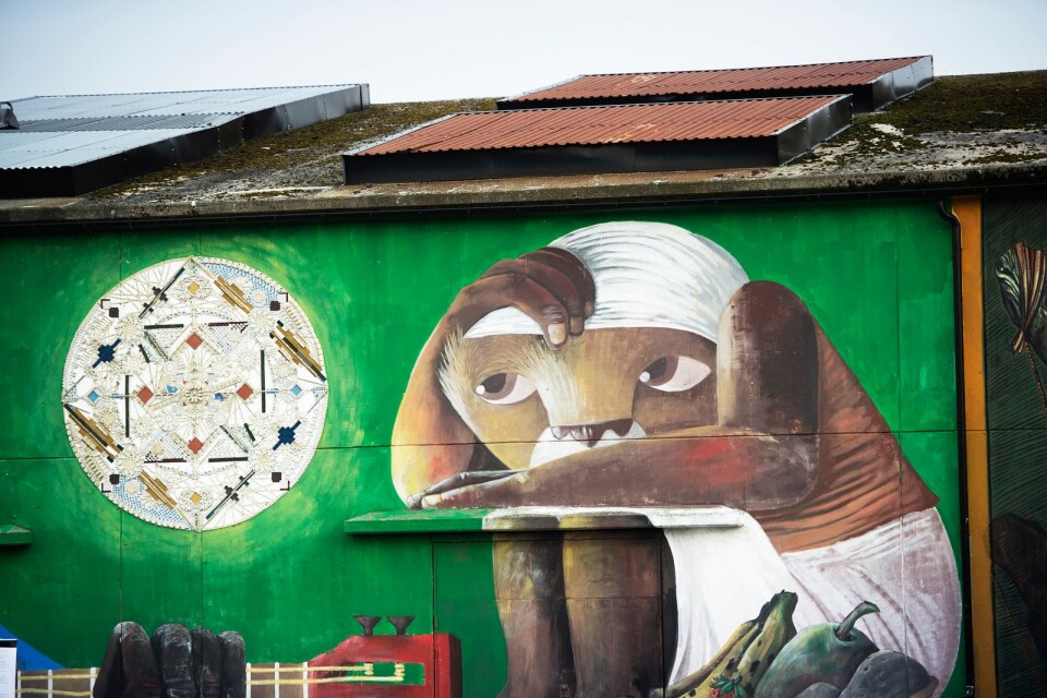 En väggmålning av den brasilianske gatukonstnären Thiago Gomes, från 2018.