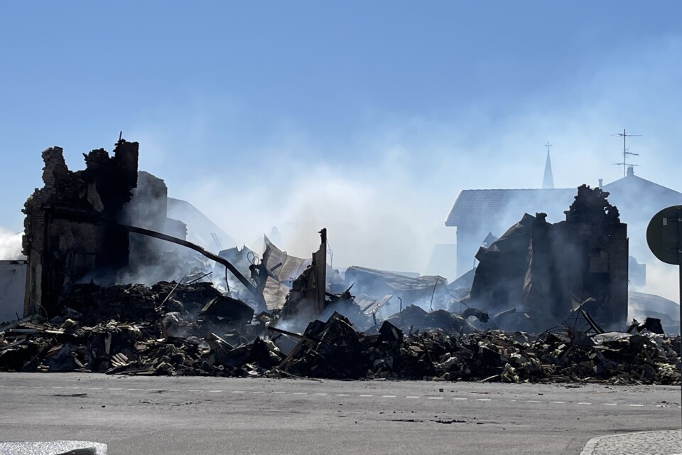 Elva lägenheter, ingenting finns kvar. ”Borgholmsbranden berör så många människor”, skriver Ölandsbladets chefredaktör.