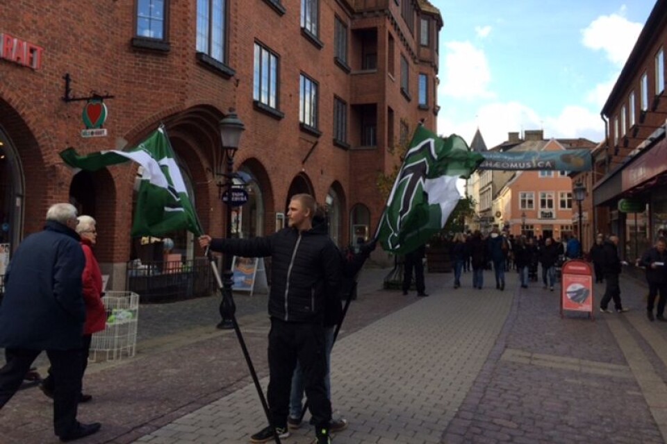 Arkivfoto: Nordiska motståndsrörelsen på gågatan i Ystad i oktober 2016.