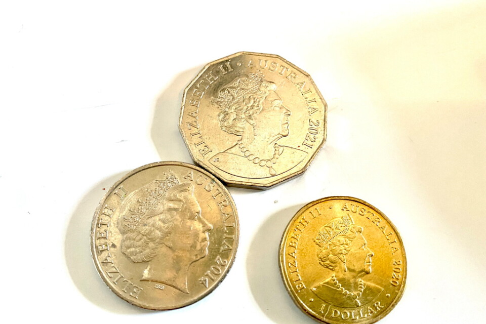 Drottning Elizabeth II syns på australiska mynt. Arkivbild.