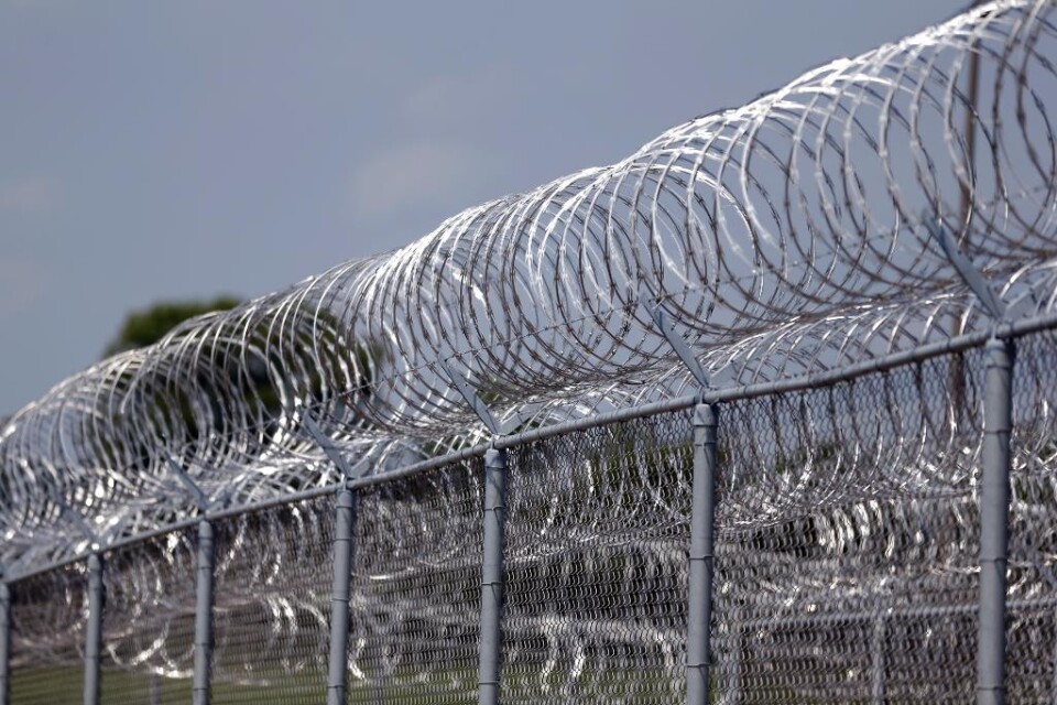 6 000 federala fångar ska släppas fria i USA, skriver Washington Post. Aldrig tidigare har så många fångar släppts samtidigt. Anledning är att de federala fängelserna är överfulla. Frisläppningen ska genomföras mellan 30 oktober och 2 november. De fles