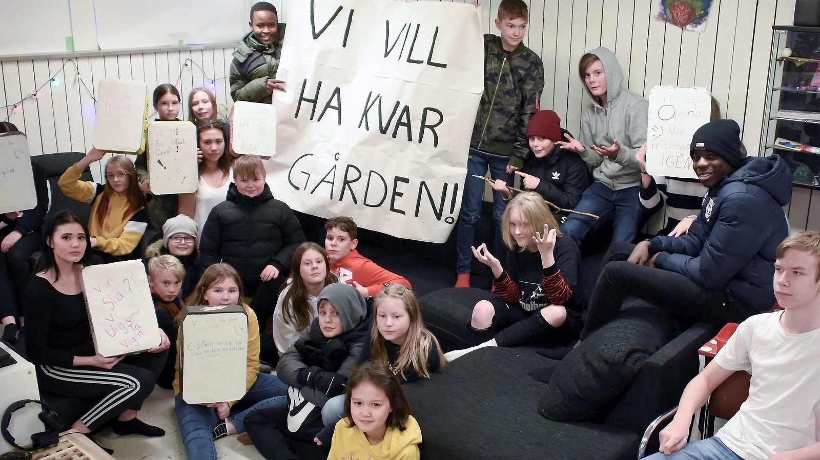 I december protesterade ungdomar mot att fritidsgården i Hästveda stängs.                                                                                Arkivbild.