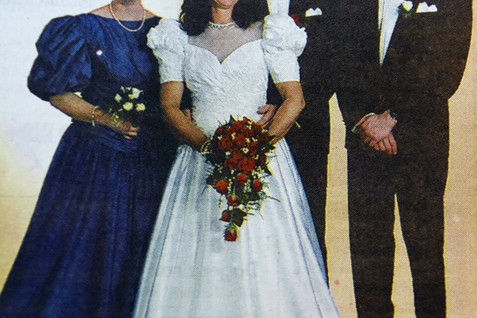 Bröllopsfotona är många i Norra Skåne vid den här tiden. Här är brudparet Christel Kristoffersson och Jan Bernsmark från Hässleholm tillsammans med Eva-Lena Nilsson och Ingvar Sylegård.