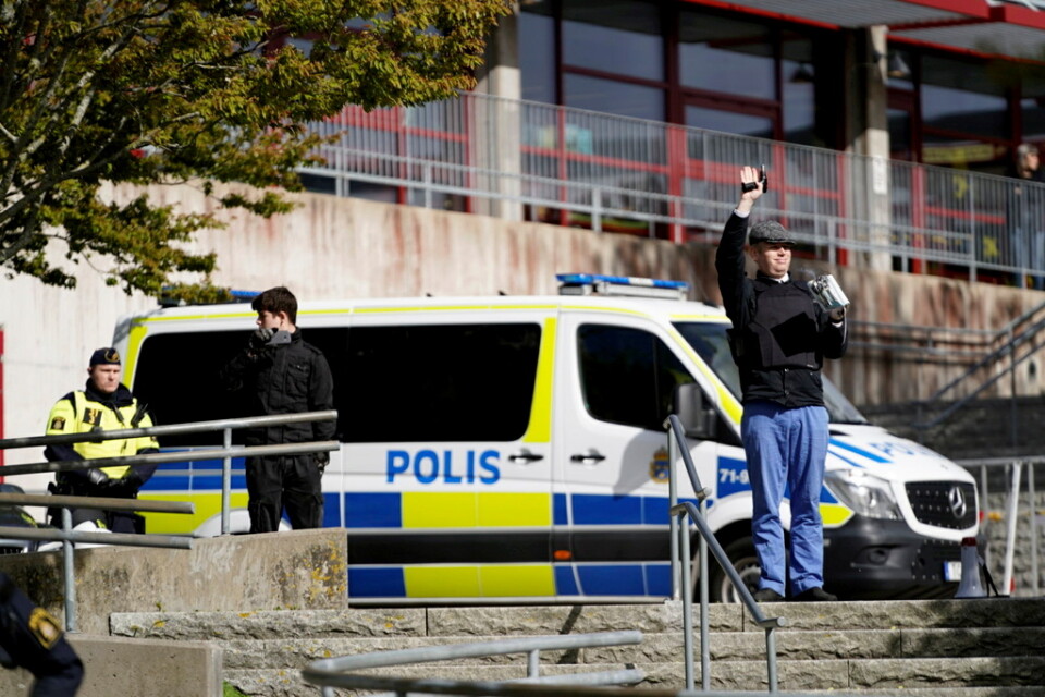 Rasmus Paludan, partiledare i Stram kurs, vid ett möte med polisbevakning på Frölunda torg i Göteborg i våras.