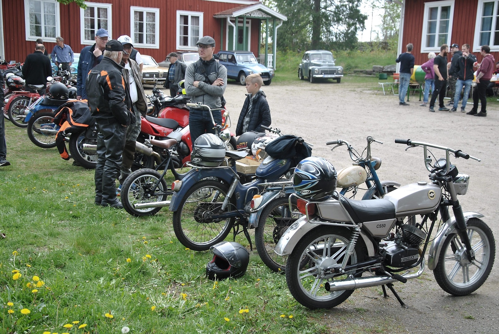 Diskussionerna om mopederna var stundtals väldigt detaljerade. Foto: Magnus Wahlström