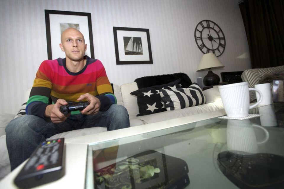 Freddy Borgs största fritidsintresse är att spela tv-spel hemma i lägenheten på Linnégatan. Favoritspelet just nu är Fifa 11.