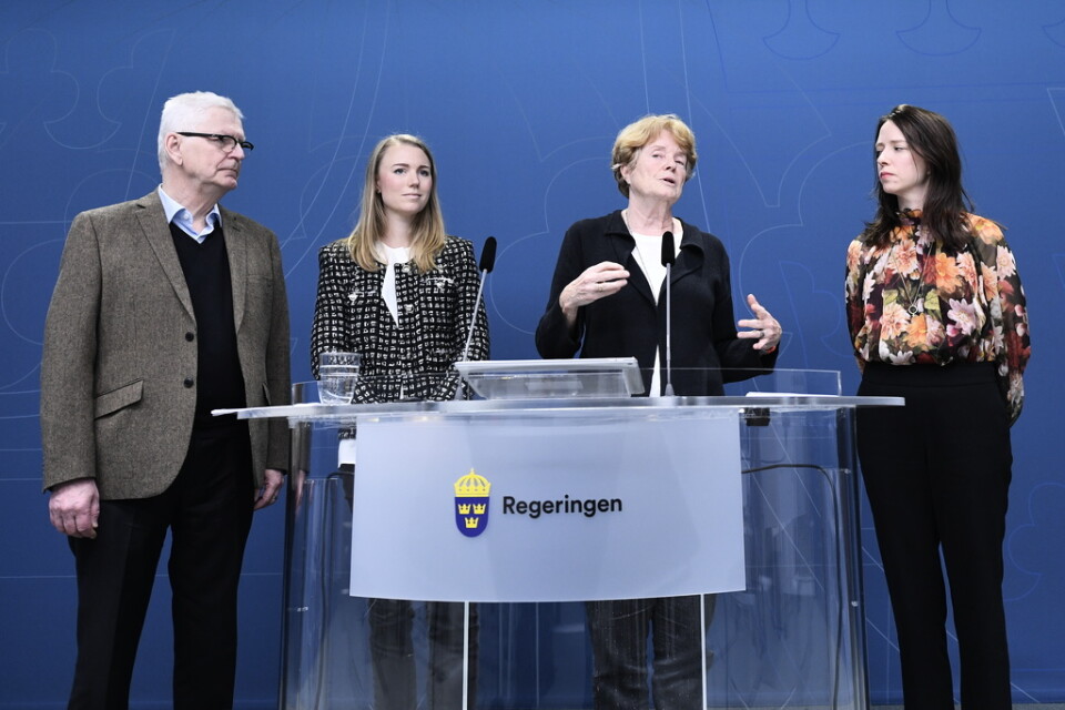 Ledamöterna Sture Nordh, Nina Åkestam Wikner och Lise Bergh tillsammans med Åsa Lindhagen (MP).