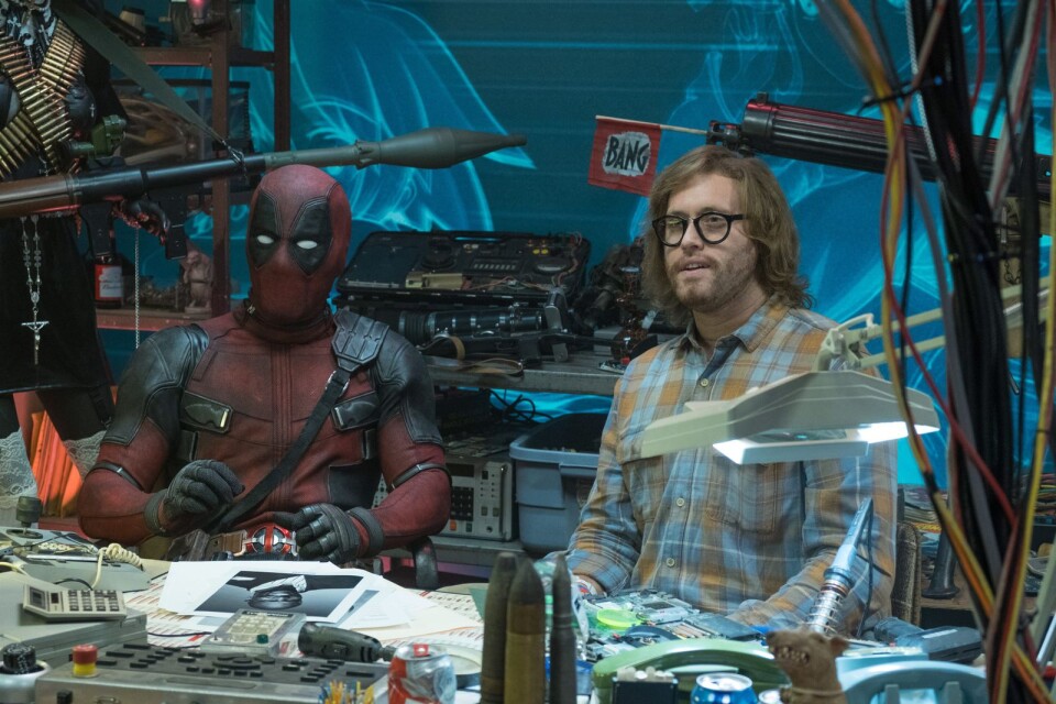 Deadpool, Ryan Reynolds, och kompisen Weasel, T J Miller, försöker sätta ihop ett superhjältegäng för att frita en mutantpojke, i ”Deadpool 2”.