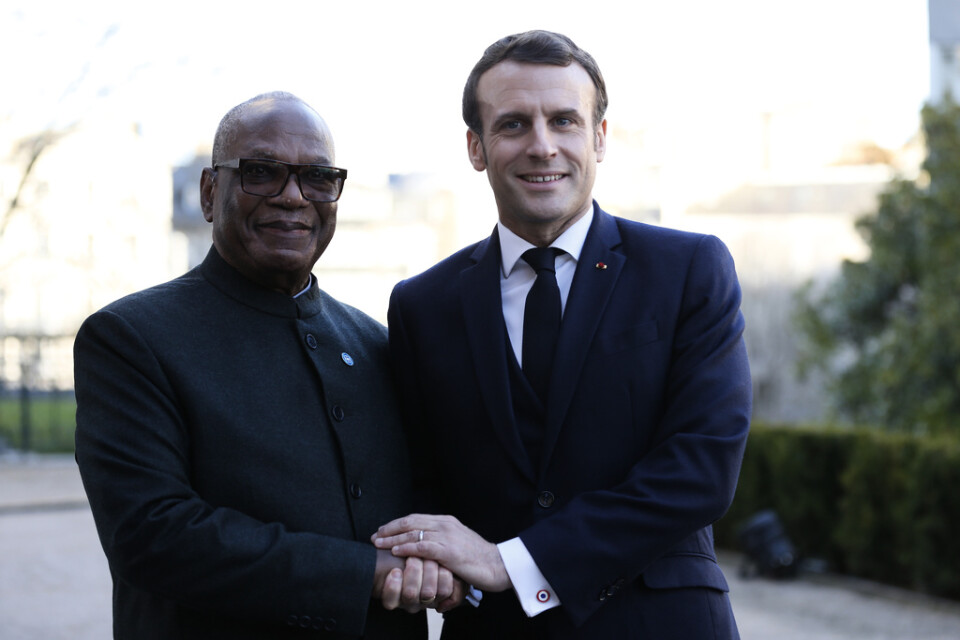 Frankrikes president Emmanuel Macron (till höger) välkomnar Malis dito Ibrahim Boubacar Keita till ett möte i Frankrike i januari.