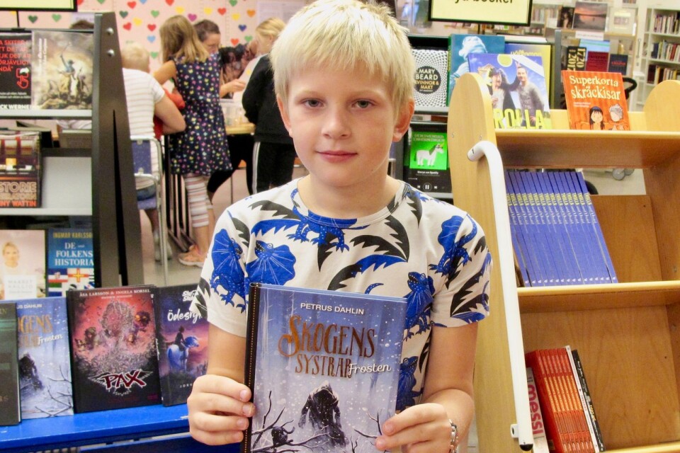 Filip Berg var en av alla skolbarn som fick välja en bok som present som tack för att han deltagit i läsprojektet Sommarboken.