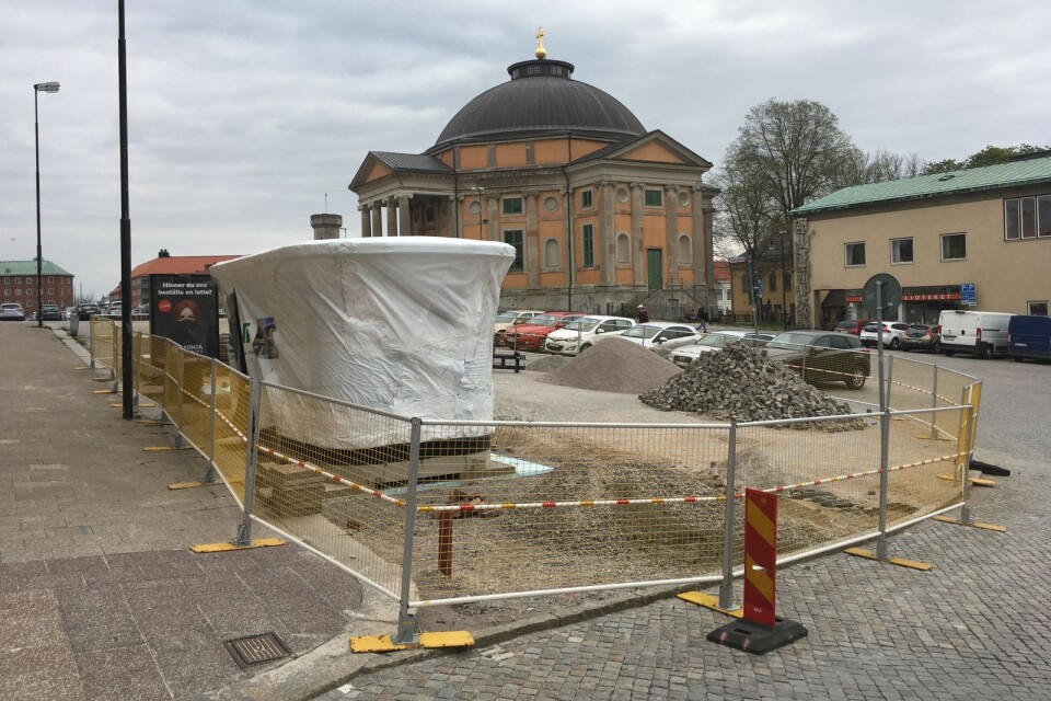 Påbörjad byggnation av den nya offentliga toaletten på Ristorgsbacken.