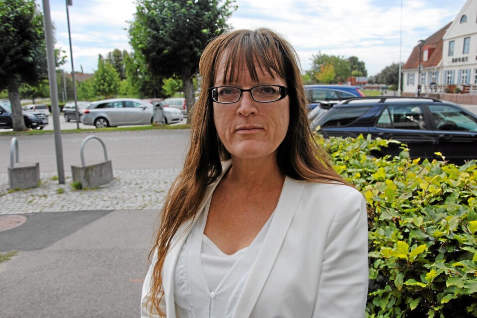 Pethra Wagnell och Mikael Andersson lämnar Sverigedemokraterna och blir politiska vildar. Enligt Pethra Wagnell beror det på mobbning och att hon ändrat politisk ståndpunkt i invandringsfrågan.