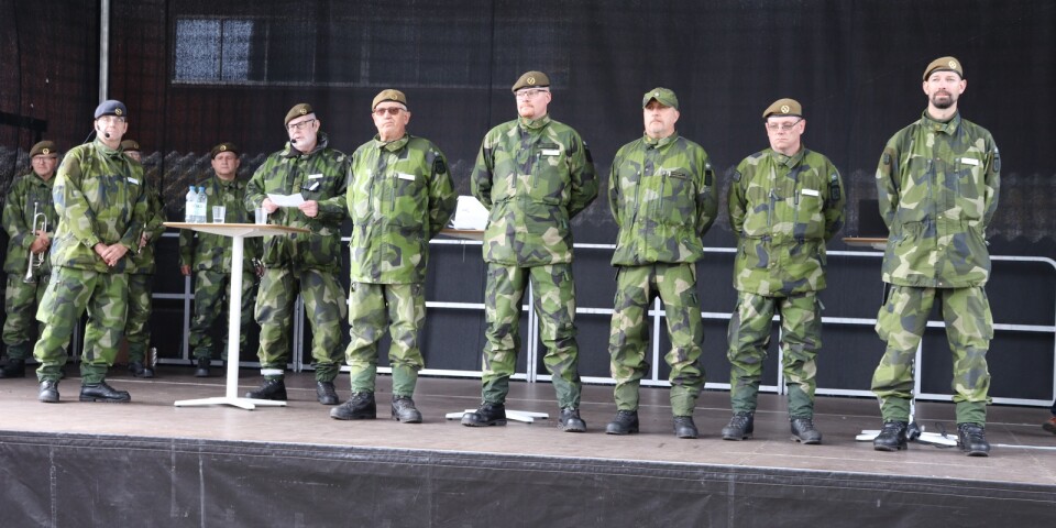 Från vänster: Chefen MR S överste Per Nilsson, Bataljonschef Jonas Algotsson, medaljörer: Per- Einar Eklöf, Henrik Jaensson, Pierre Jonsson, Rickard Bäckström och Mattias Larsson.