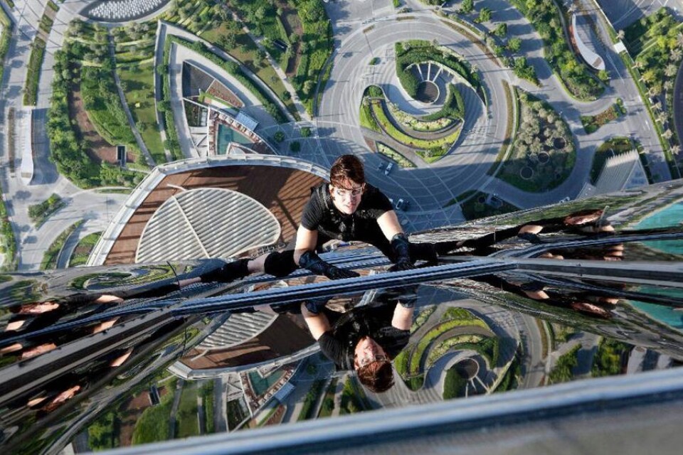Tom Cruise återvänder till rollen som agent Ethan Hunt för fjärde gången och utför svindlande stunts på världens högsta byggnad.