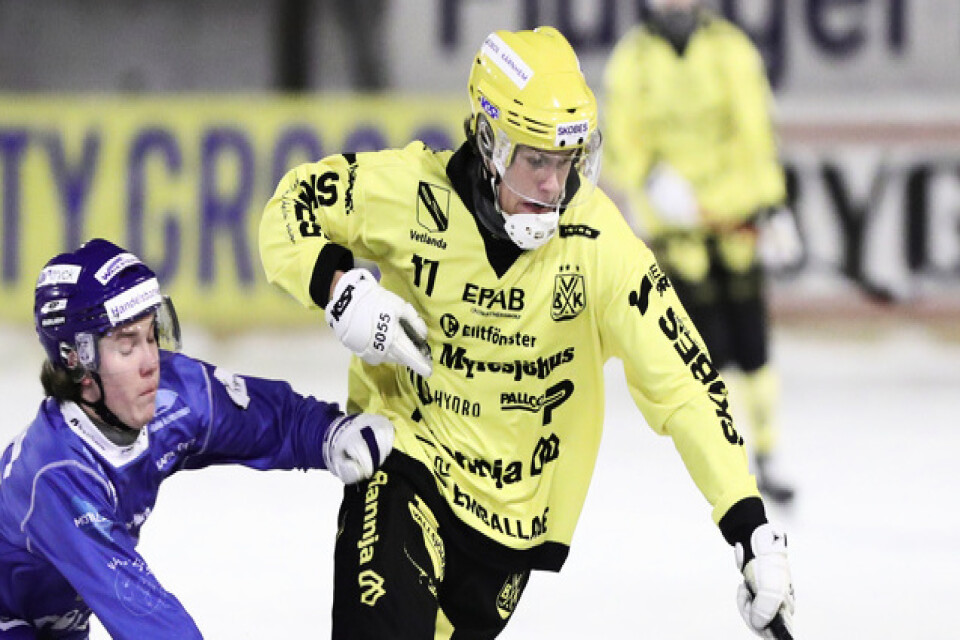 Potnus Vilén gjorde tre av målen när Vetlanda vann med 13–12 – nytt målrekord i bandyns elitserie – mot AIK på fradgen. Arkivbild.