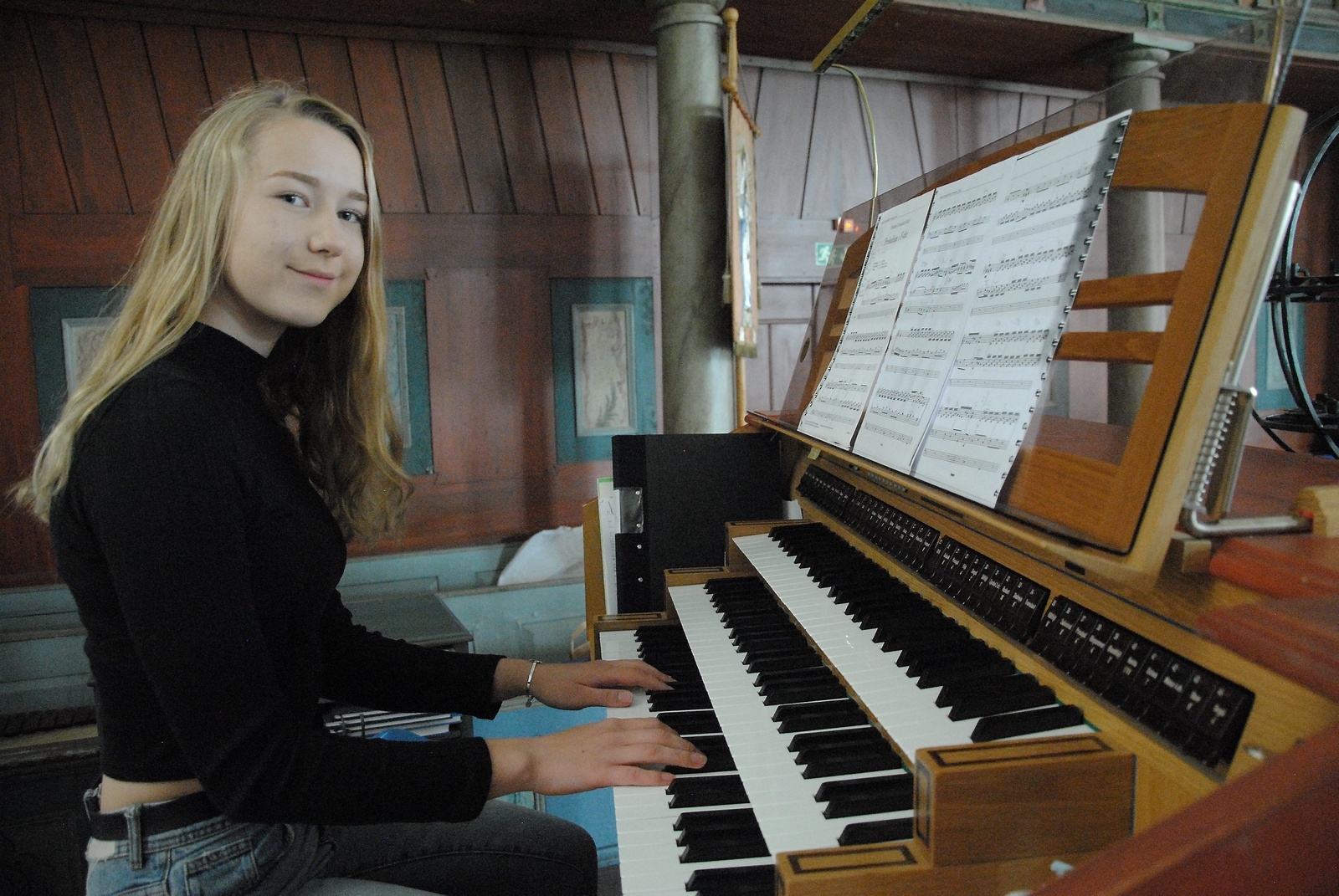 Alli Havewald gillar att spela filmmusik på orgel men tycker också om Bach. FOTO: SUSANNE GÄRE