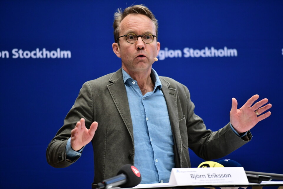 Björn Eriksson, hälso- och sjukvårdsdirektör, vid torsdagens presskonferens.