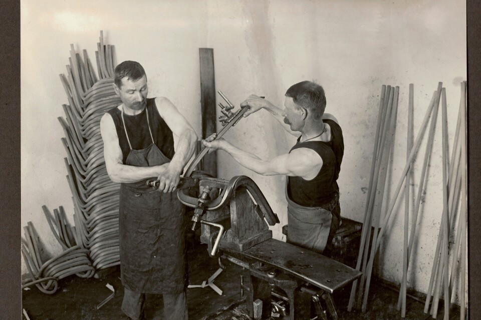 Gemla har funnits sedan 1861 och håller fortfarande traditionen med möbler i böjträ vid liv.