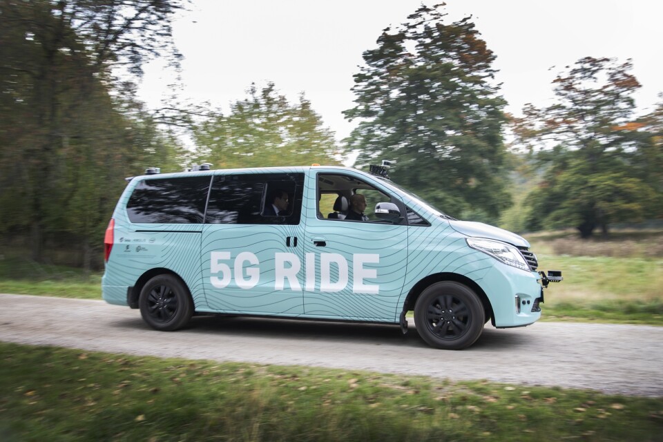 Minibussen är tänkt att demonstrera hur framtidens kollektivtrafik kan se ut med hjälp av 5G.