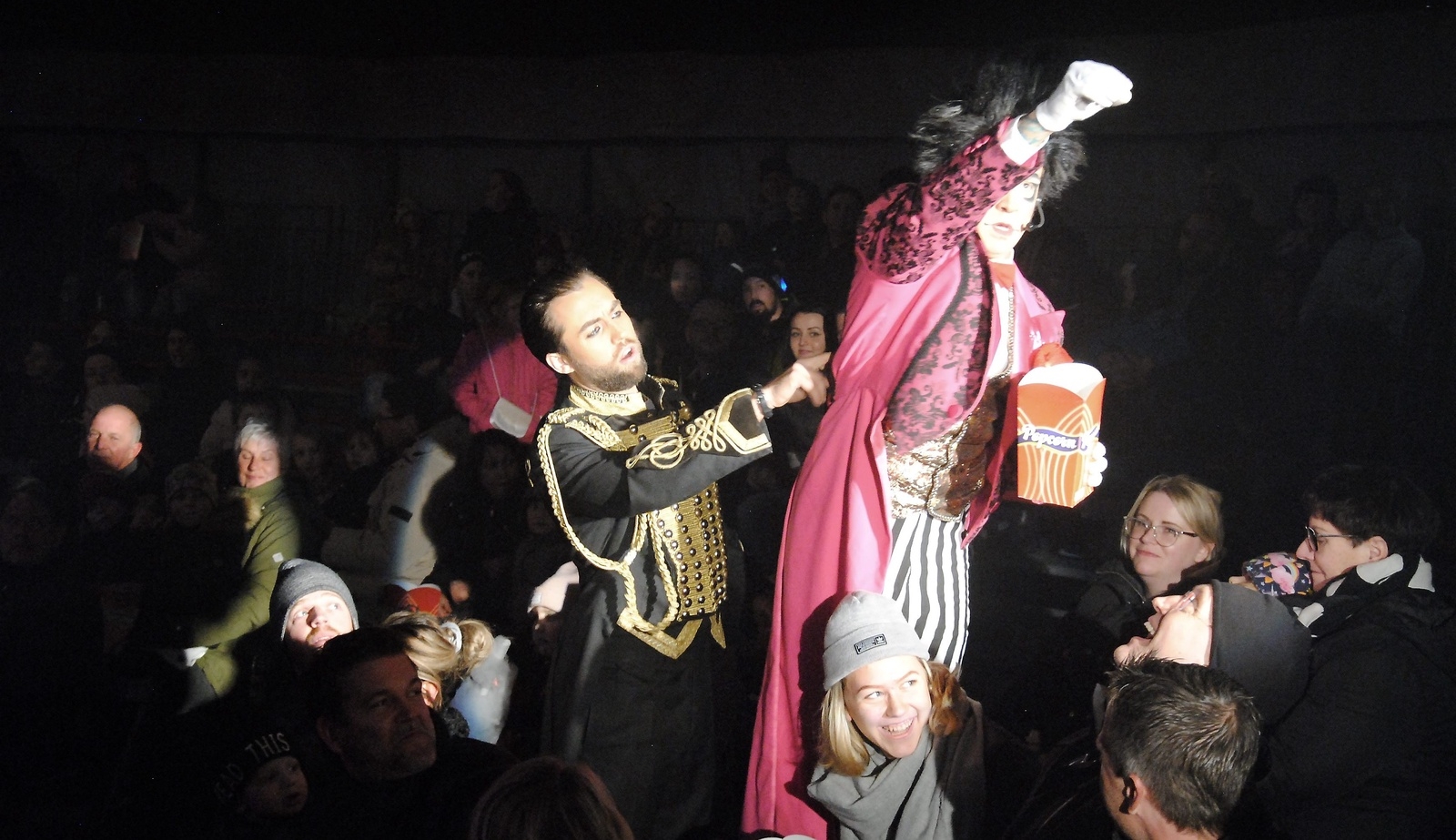 Cirkusdirektör Trolle Rhodin försöker fånga clownen som kastar popcorn på publiken.                             Foto: Stefan Olofson