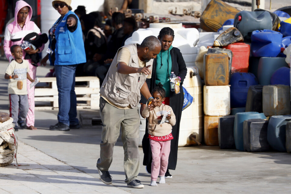 Migranter som tar sig till den italienska ön Lampedusa får bara stanna där i ett dygn innan de måste vidare till fastlandet, där de kan söka asyl. Arkivbild.
