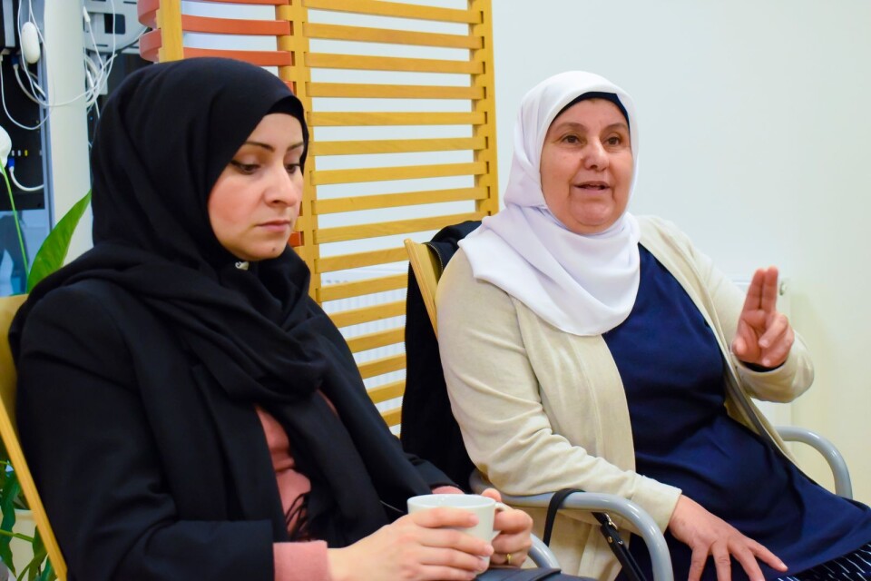 Parents would like somewhere at Österäng, where they live. ”Thanks to Österäng church we were able to start our activities, but now we can’t continue there”, says Maryam Hasan, right, sitting beside Ghada Alkhaldi.