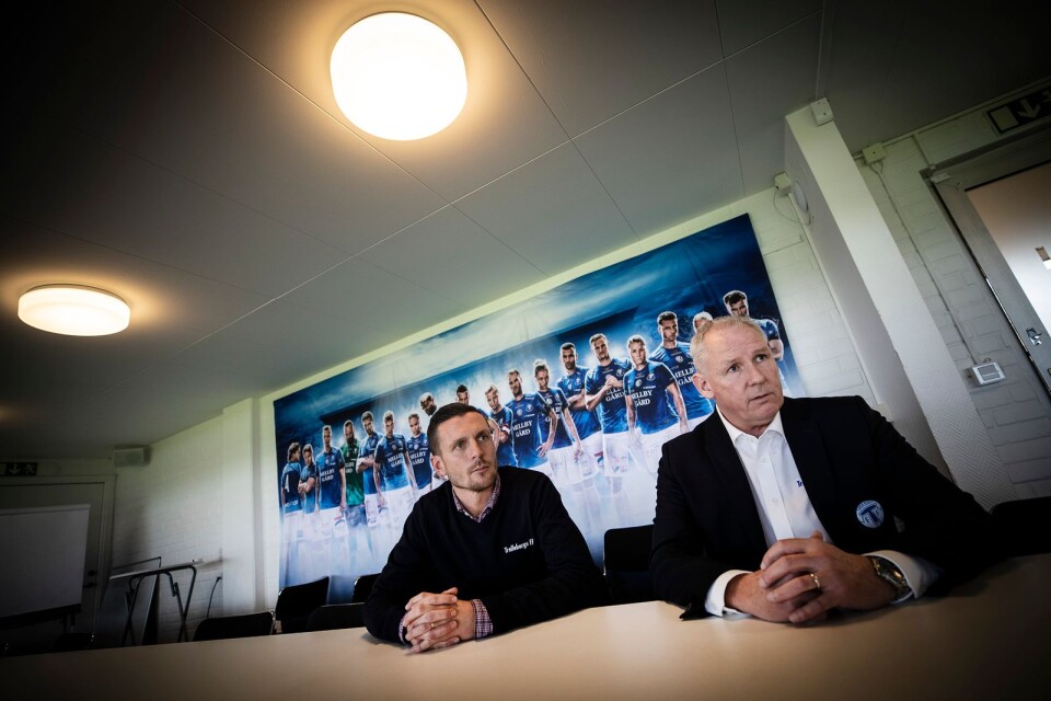 Kristian Haynes är ny huvudtränare i TFF. Till höger syns ordförande Torbjörn Jönsson.