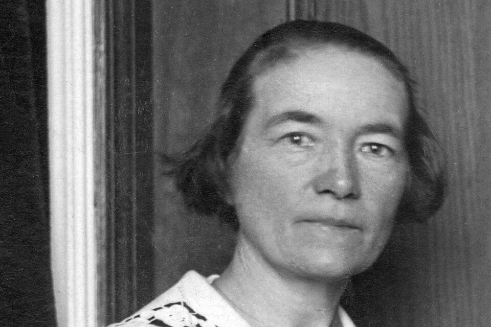 Nelly Thüring, fotograf och socialdemokratisk politiker. Hon var en av de första invalda kvinnorna i Sveriges riksdag (1921).