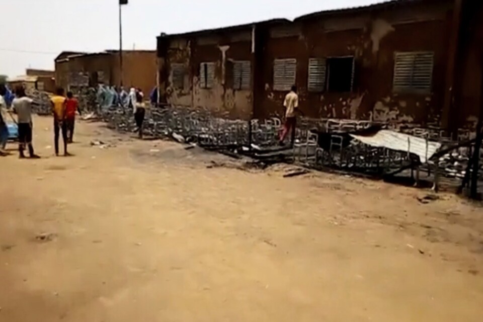 En skola i Niger som attackerats av väpnade grupper. Arkivbild.