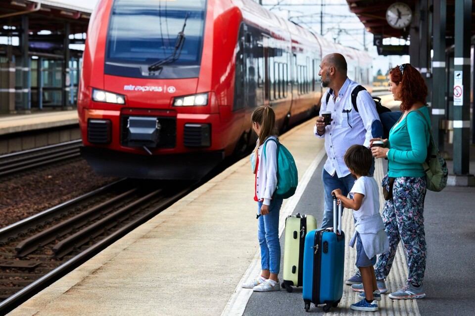 Klimatsmarta. Familjen Bencomo Gomez från Kanarieöarna tar tåget genom Sverige från Stockholm till Köpenhamn via Malmö.