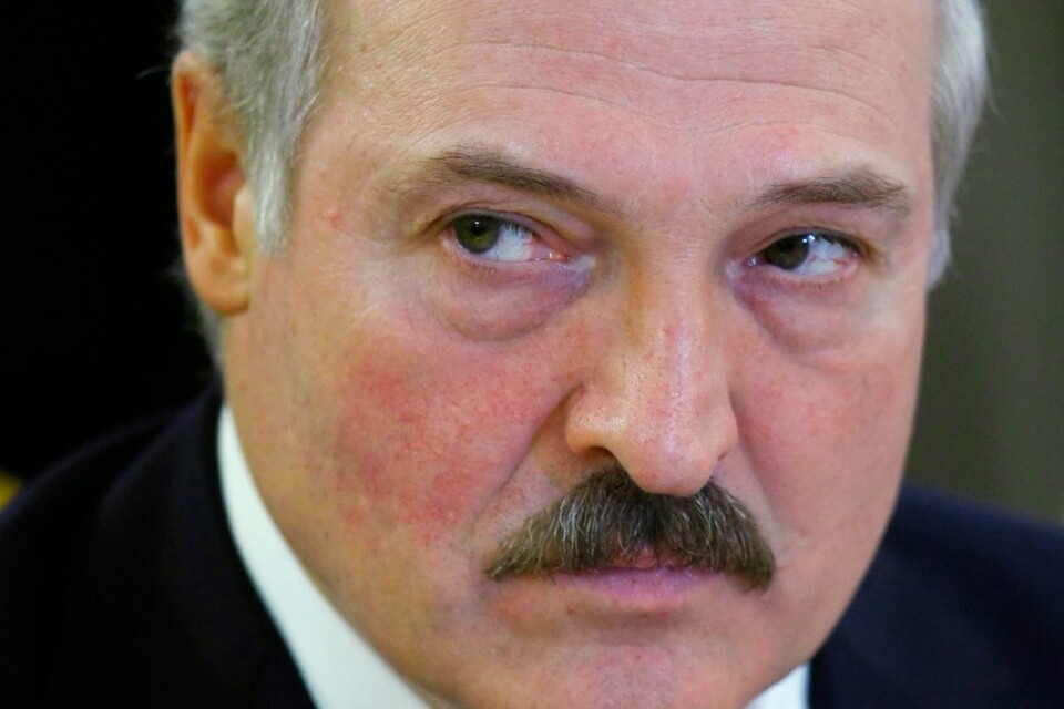 Inte lika mycket en idrottslig fest som en ångande orgie i propaganda för diktatorn Aleksandr Lukasjenko. Många kritiska röster höjs mot att ishockey-VM stundar i Vitryssland.