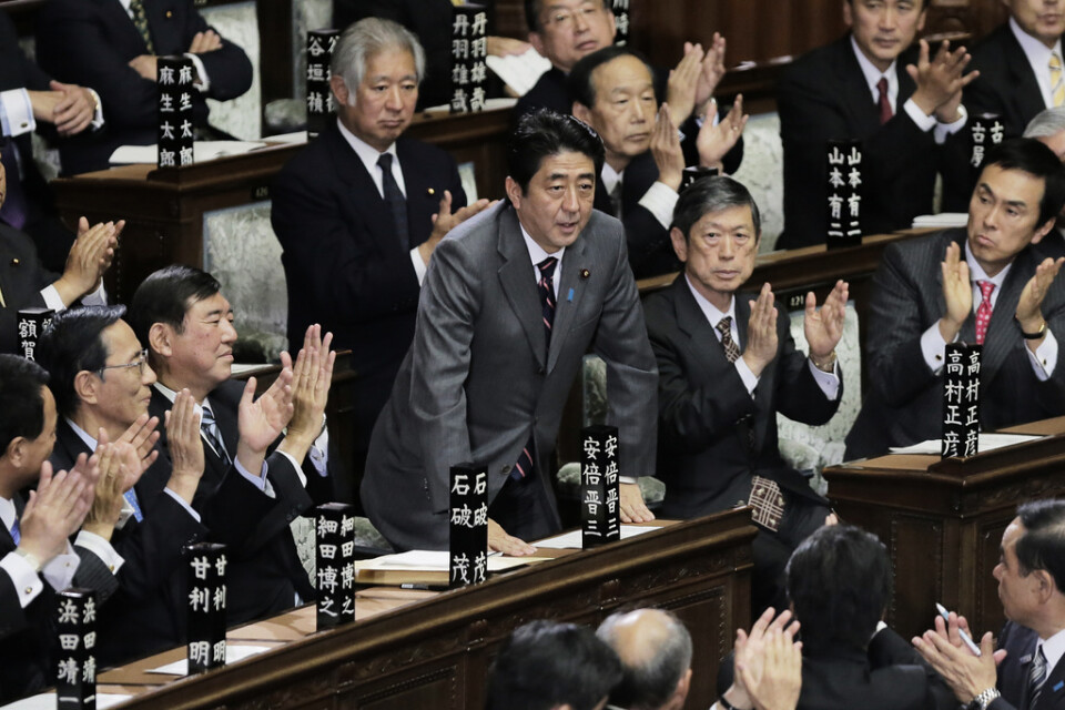 Abe applåderades i parlamentets underhus när han valdes som premiärminister för andra gången, i december 2012. Arkivbild.