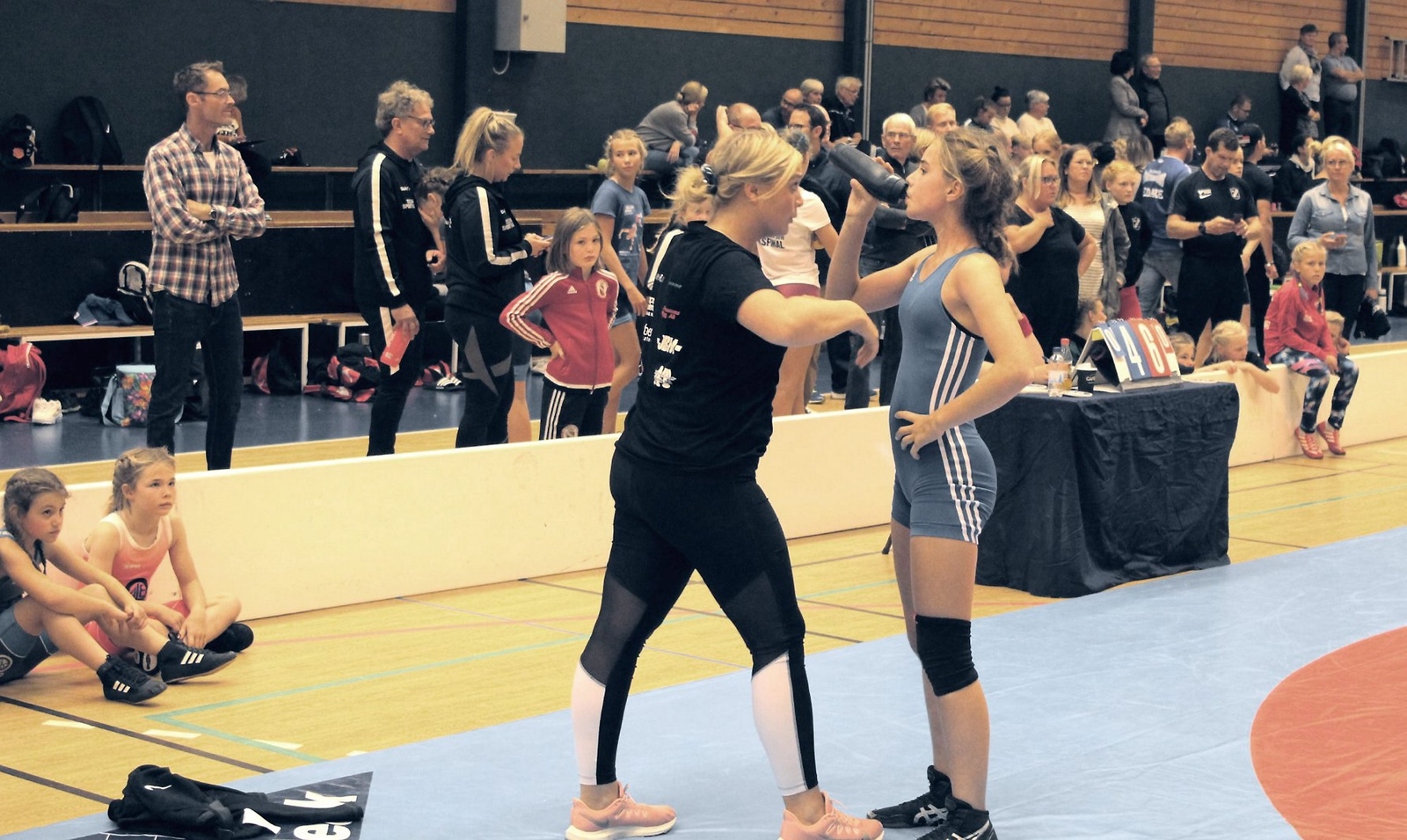 Jennie Lindblad hade fullt upp med att coacha sina adepter under Hilding Cup. Foto: Andreas Bergman