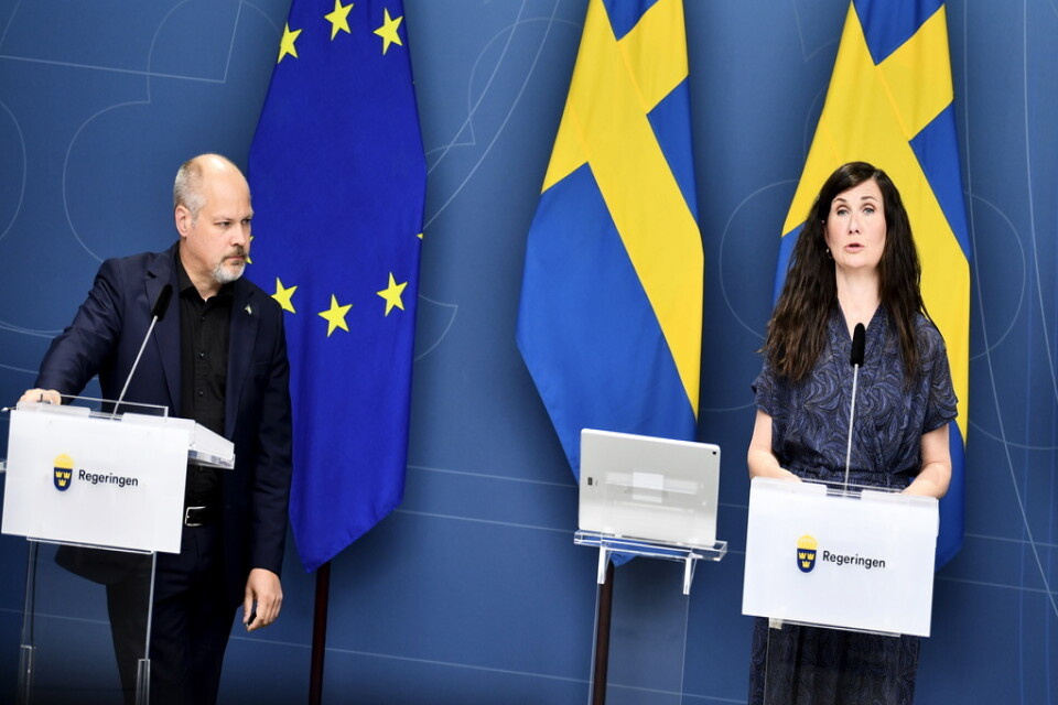 Justitie- och migrationsminister Morgan Johansson och Miljöpartiets språkrör Märta Stenevi presenterar nya åtgärder mot sexualbrott under en pressträff i Rosenbad. Arkivbild.