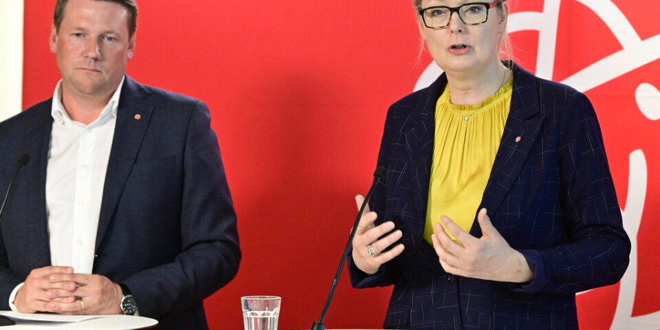 Socialdemokraternas partisekreterare Tobias Baudin och skolminister Lina Axelsson Kihlblom (S) släpper inte frågan om vinstuttag i skolan, trots riksdagsförlust.