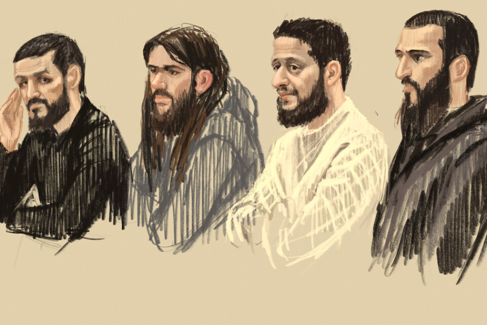 Fyra av de huvudanklagade – Mohamed Abrini, Osama Krayem, Salah Abdeslam och Sofiane Ayari – avtecknade under den pågående terrorrättegången i Bryssel. Arkivfoto.