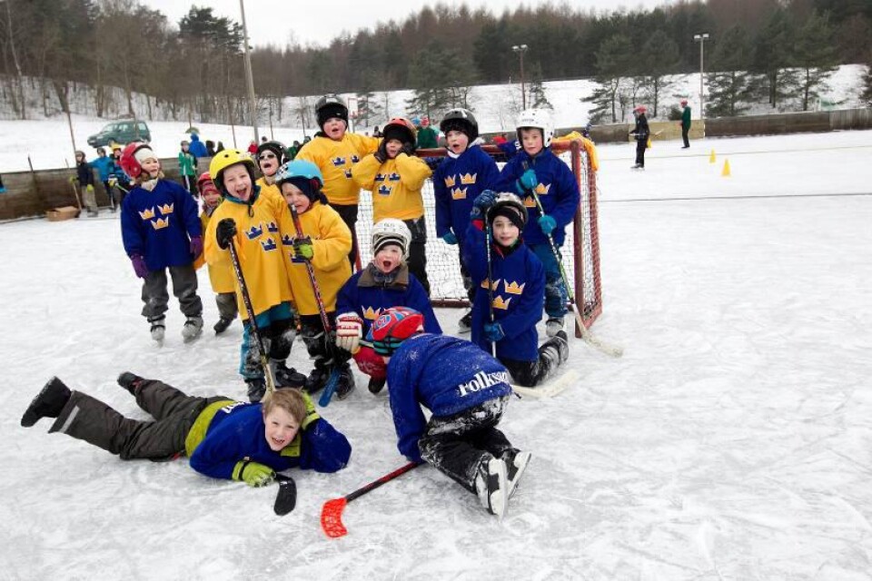 Hockeyskolan i Brösarp har blivit en succe. Intresset för hockey är på topp i byn och kulminerade i helgen med lokalderbyt och skolan för de unga.