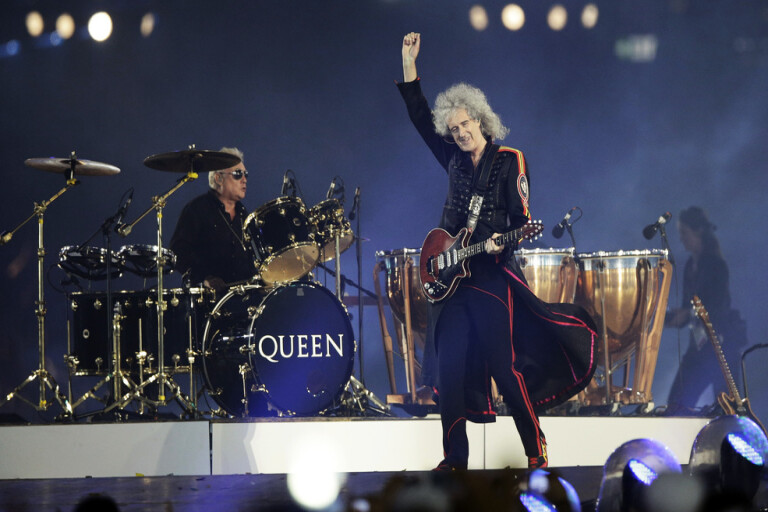 Queen irriterade på sjungande fans