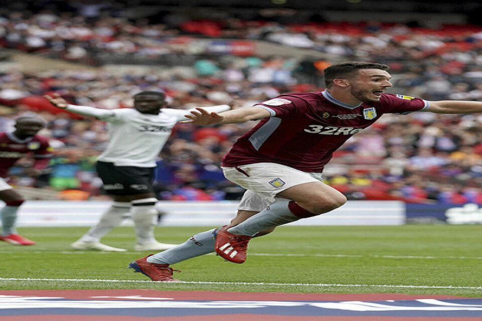 John McGinn jublar efter sitt matchavgörande 2–0-mål för Aston Villa.