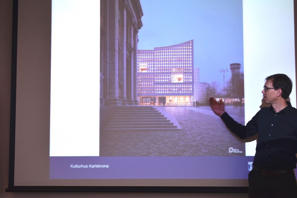 Alexander Tiger, Byggprojektledare presenterar hur det nya kulturhuset ska se ut.