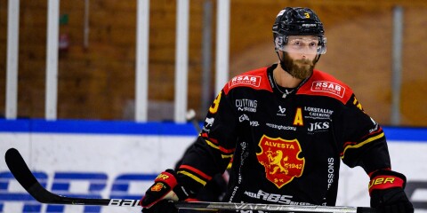 Måns Hermansson spelar vidare i Alvesta SK.