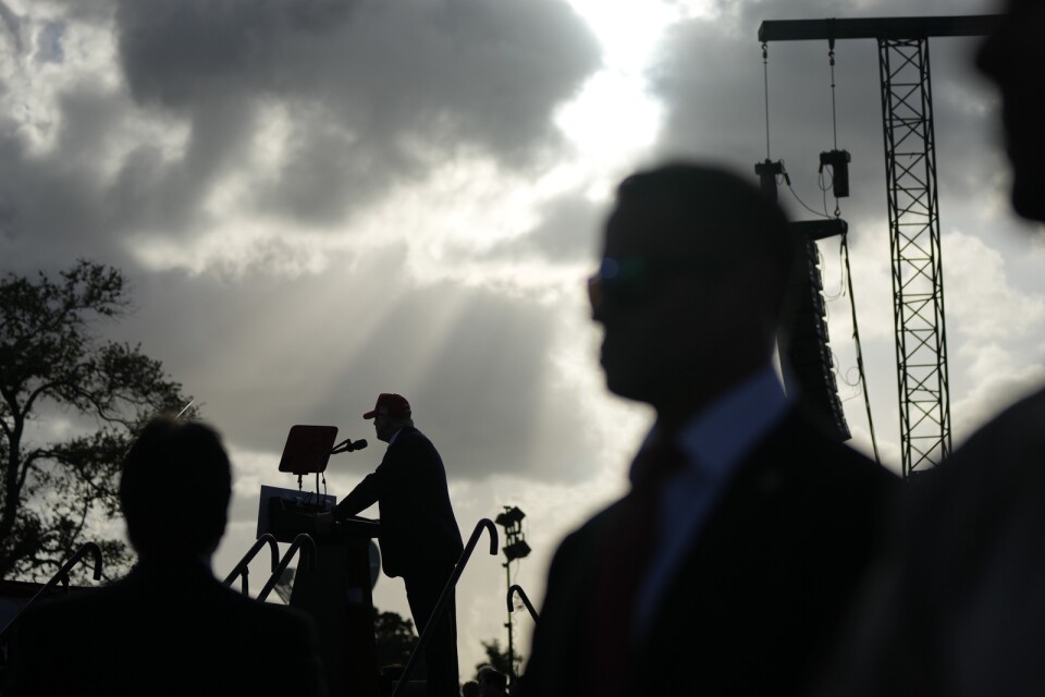 Den tidigare presidenten Donald Trump vid ett kampanjmöte inför tisdagens mellanårsval.
