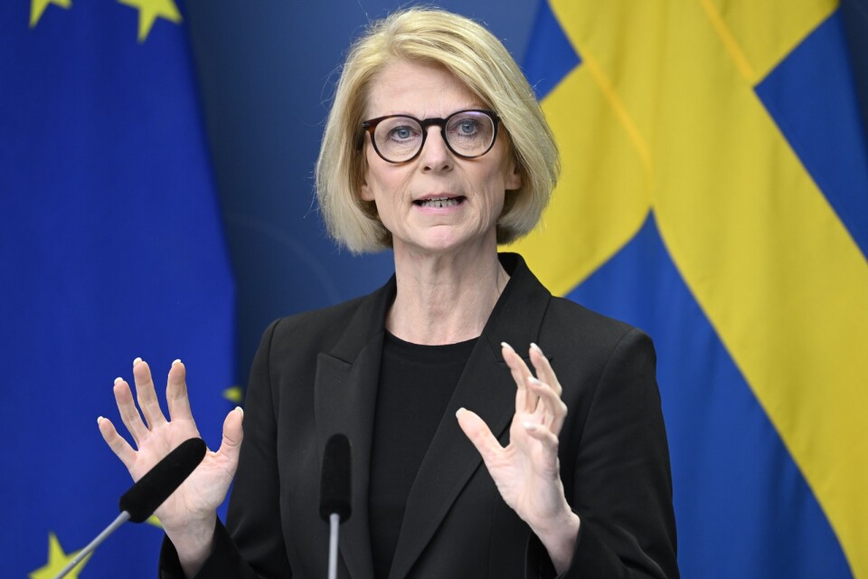 Finansminister Elisabeth Svantesson (M) kan få se kakan krympa.
