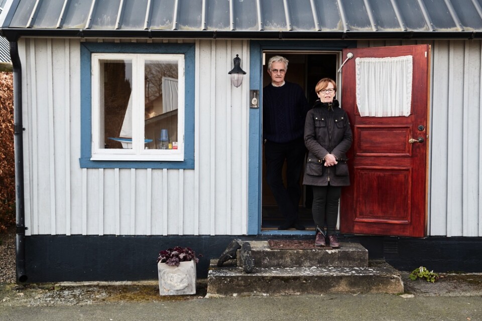 Eva-Pia och Anders Isberg har haft sin fiskarstuga i Kivik i 21 år. I år kom de ner en vecka tidigare än vanligt, men det är med blandade känslor.