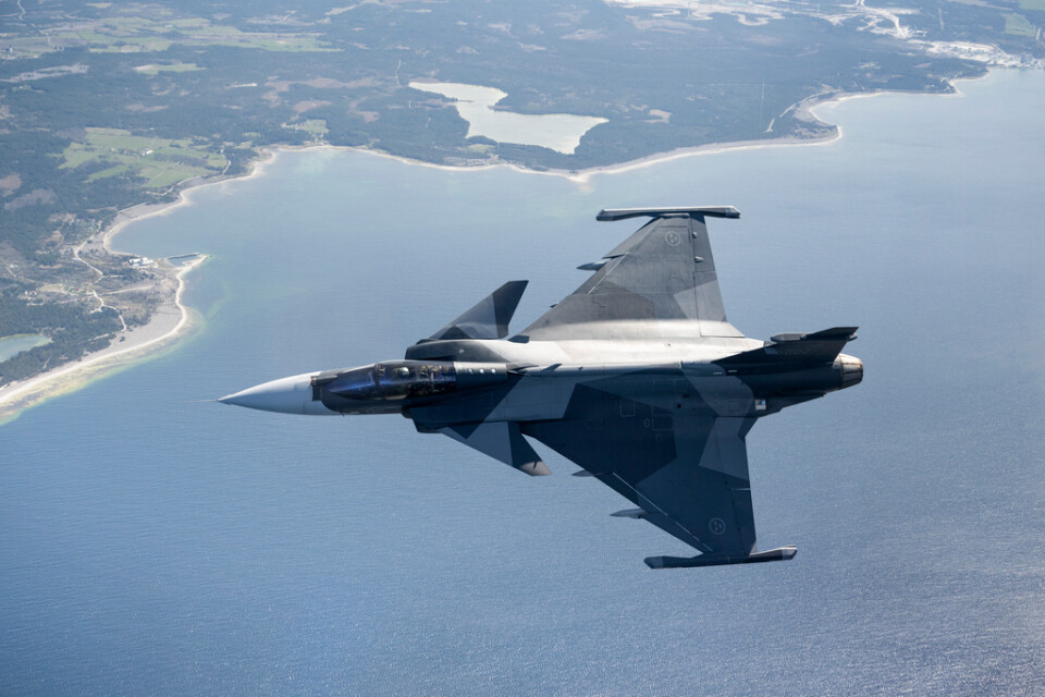 Jas 39 Gripen E flyger över Gotland under en övning maj.