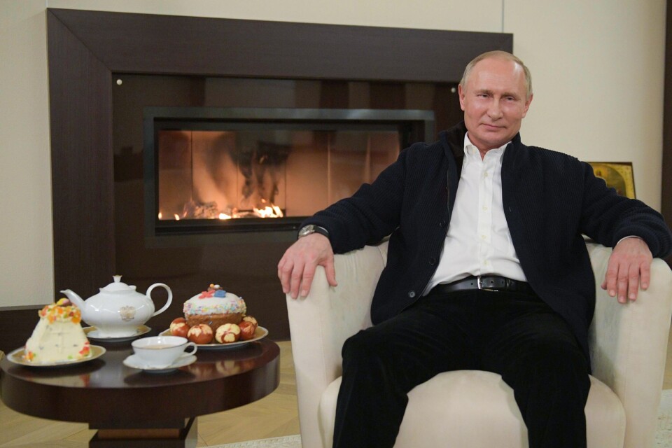 Rysslands president Vladimir Putin levererar påskhälsningar i ett videoklipp.