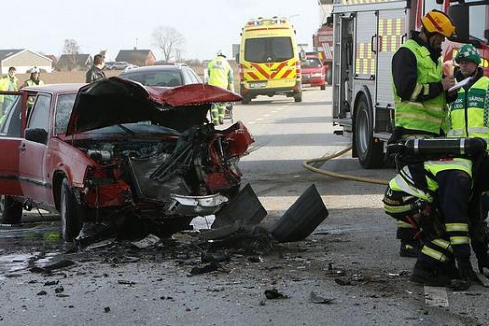 Fem personer fick föras till sjukhus efter olyckan. Foto: Claes Nyberg