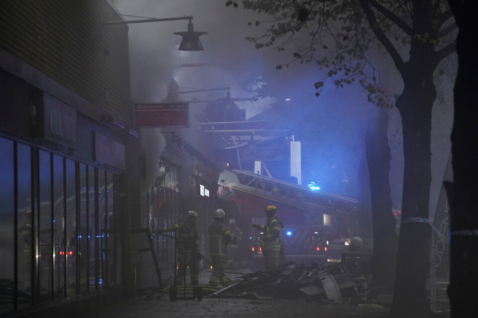 En stor explosion har inträffat vid ett flerfamiljshus på Övre Husargatan i Annedal i centrala Göteborg.